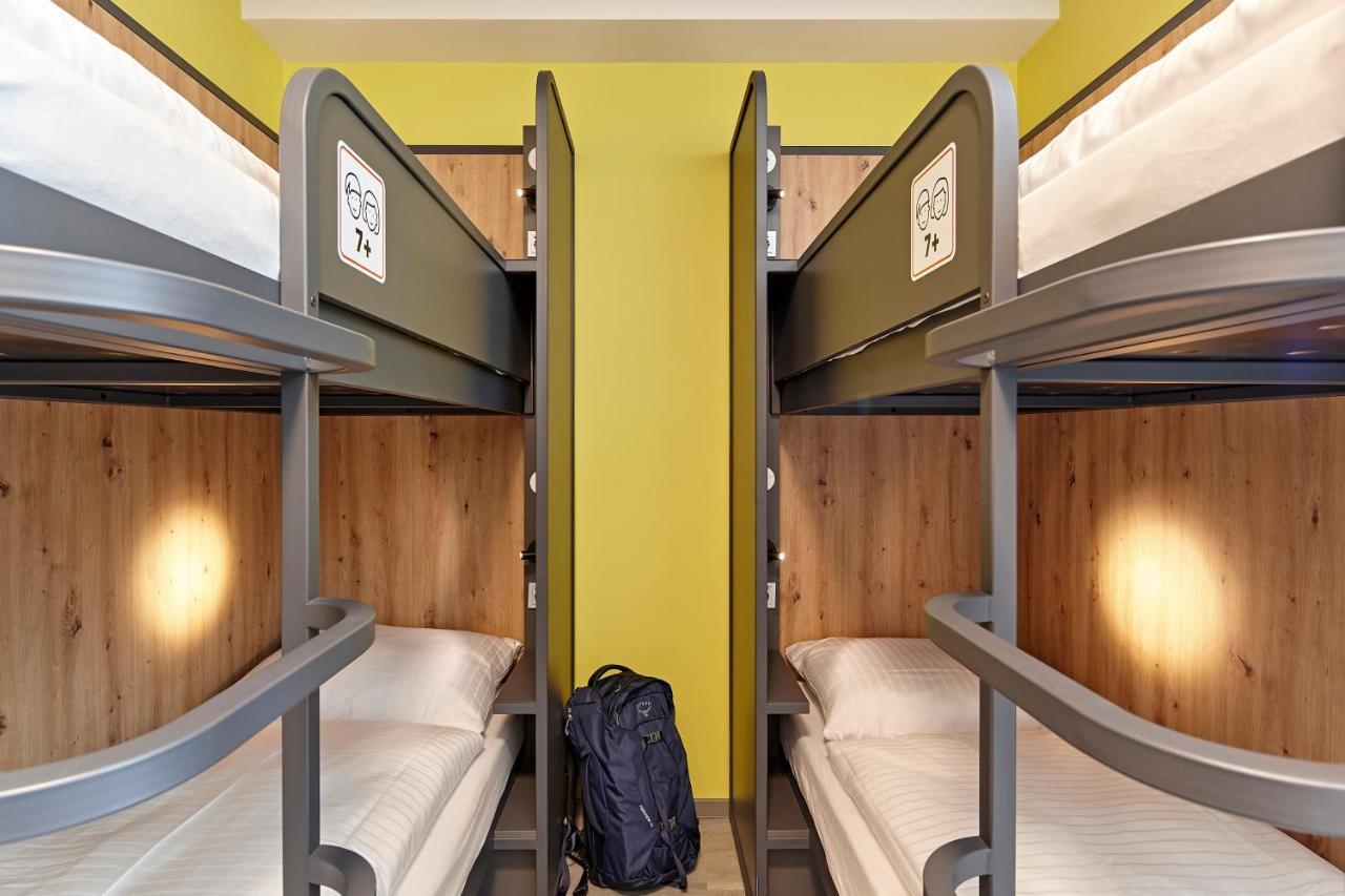 Meininger Hotel Koeln West エクステリア 写真