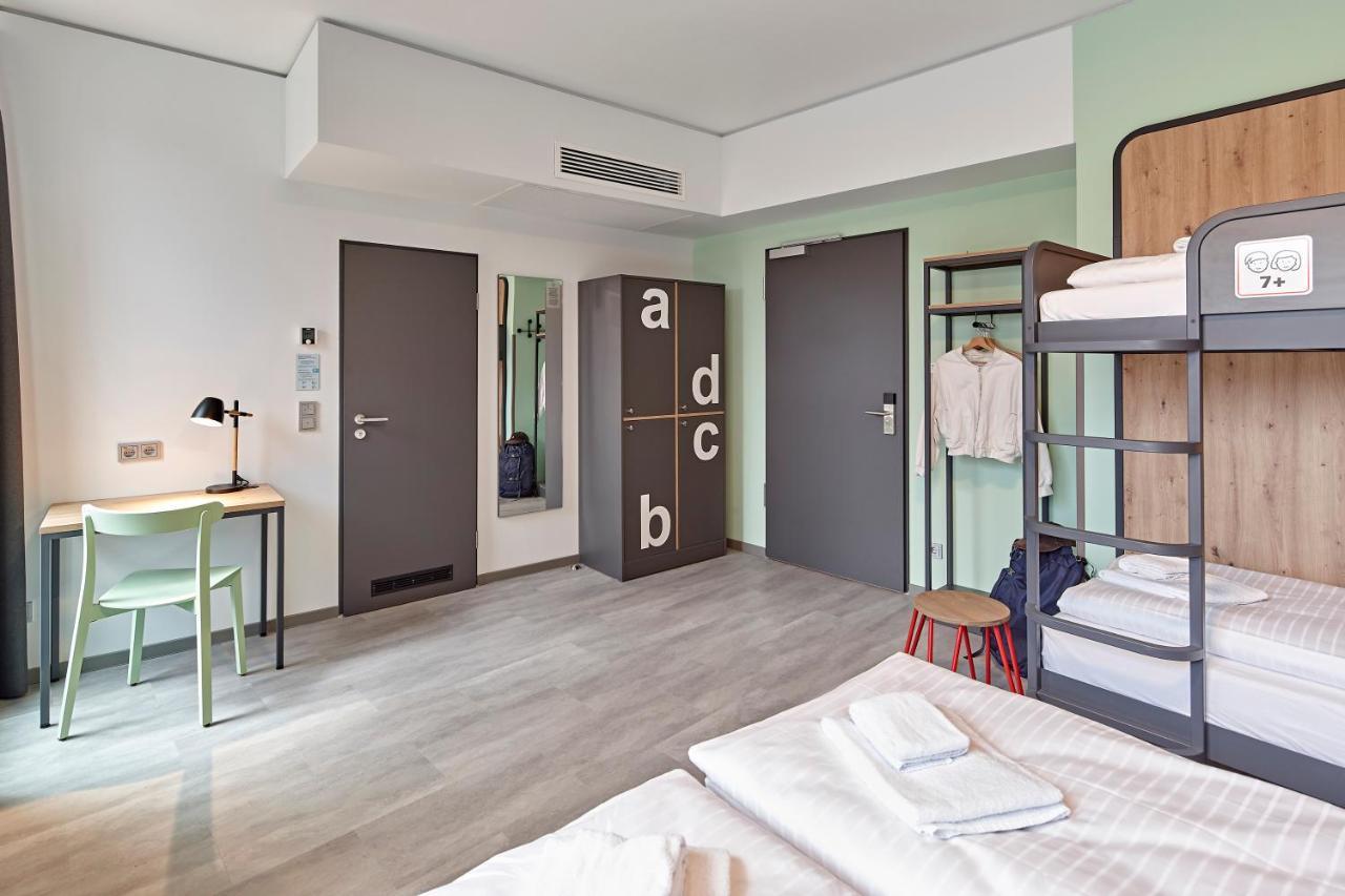 Meininger Hotel Koeln West エクステリア 写真